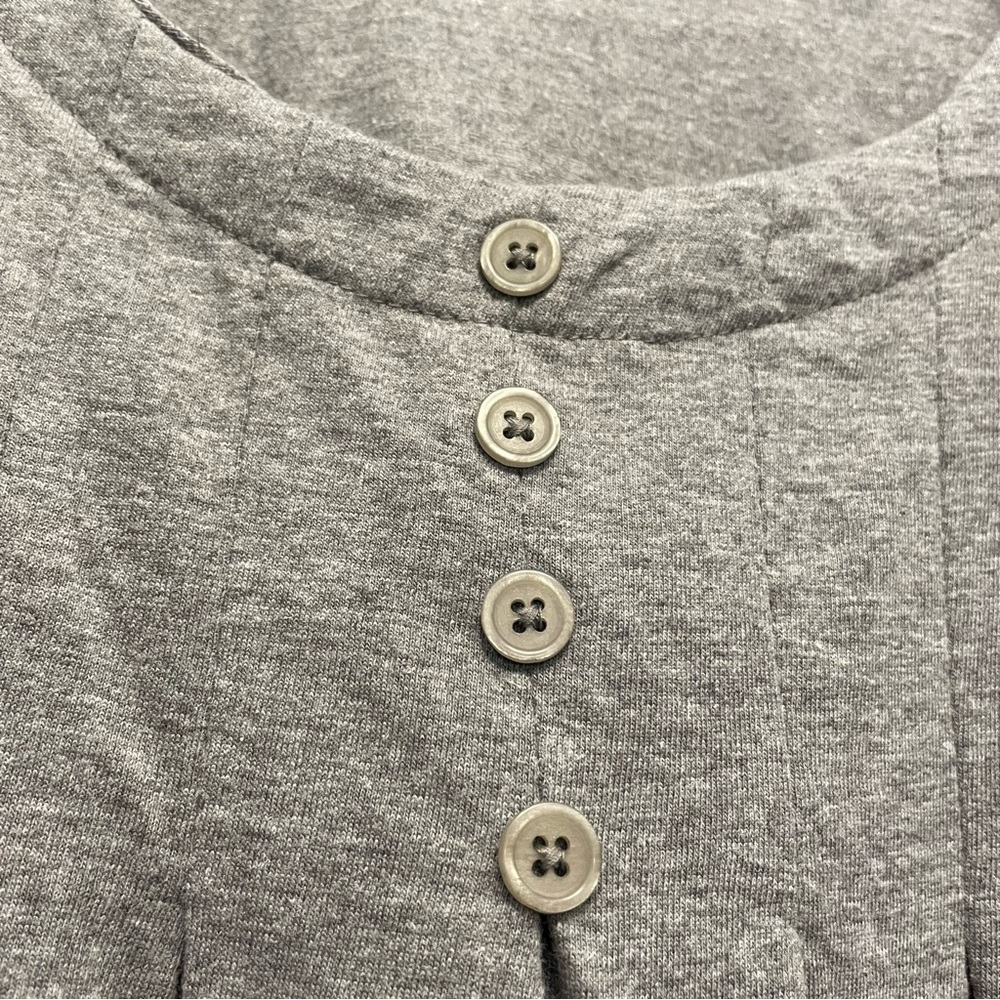 Gray top - Picture 2 of 5